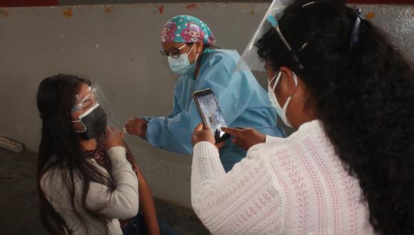 El ministro de Salud Hernando Cevallos, señaló que la inmunización a los menores se hará por grupos etarios. | Foto: GEC