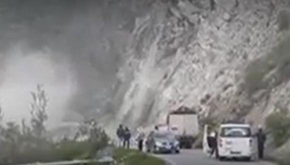 El video muestra el momento en que parte de un cerro en Ayacucho se viene abajo.(Canal N)