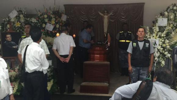 Los alcaldes de la mancomunidad de Lima Norte asistieron al velorio del gerente municipal asesinado. (Difusi&oacute;n)