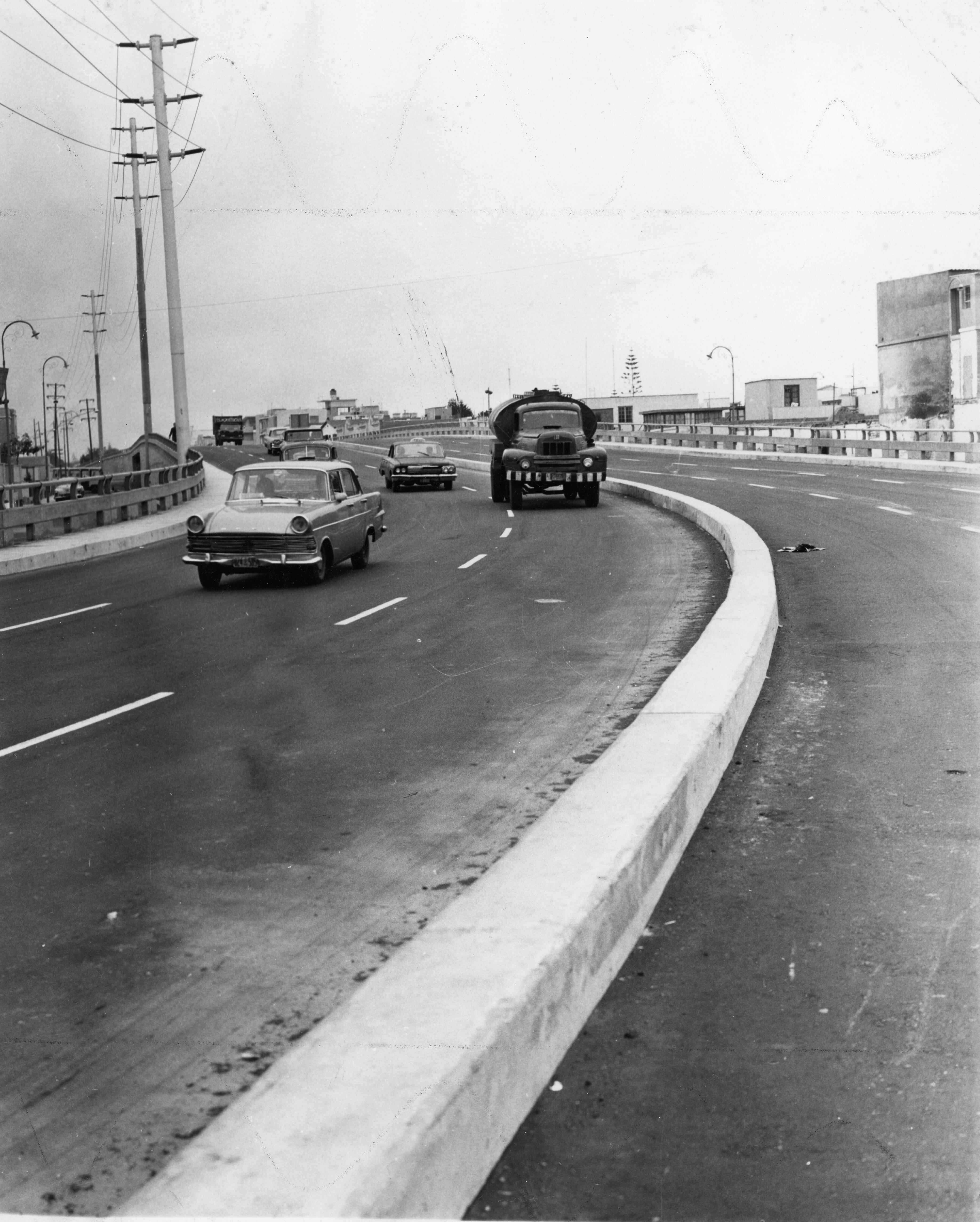 En julio de ese mismo año ya circulaban los vehículos sobre el paso a desnivel que une las avenidas La Marina y Brasil. (Foto: Armando Torres / El Comercio) 