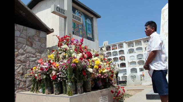 Trujillo: con globos y música recordaron a mamás en cementerio - 5