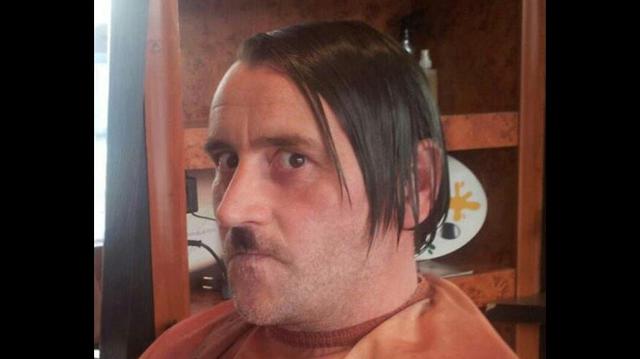 Alemania: líder antiislam renuncia por foto posando como Hitler - 1