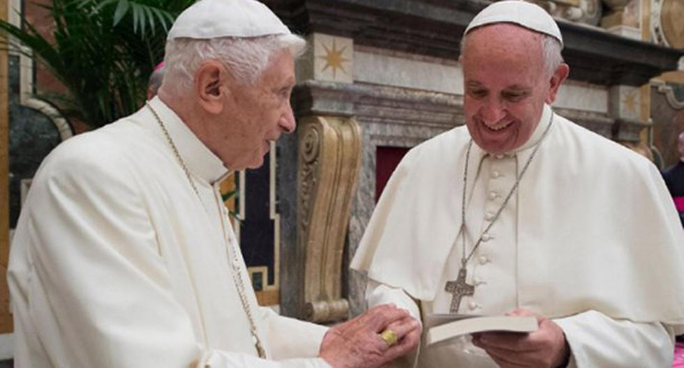 Francisco visitó ayer al papa emérito Benedicto XVI en la residencia donde se aloja, la "Mater Ecclesiae", inmersa en los Jardines Vaticanos, por Navidad. (Foto: EFE)