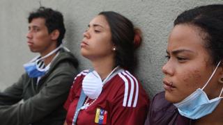 Venezuela: Jóvenes se cosen la boca por estudiantes detenidos
