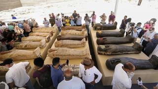 El gigantesco descubrimiento de 250 sarcófagos con momias adentro y 150 estatuas de bronce en Egipto