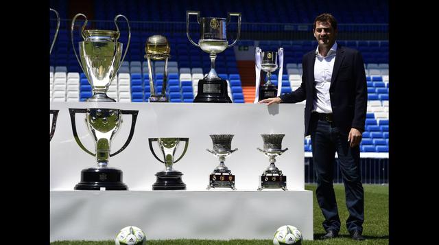 Casillas posó junto a los 19 trofeos ganados con Real Madrid - 4