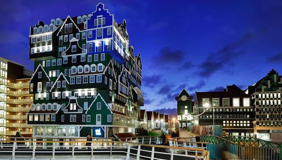 Este hotel holandés está hecho con setenta casas una sobre otra