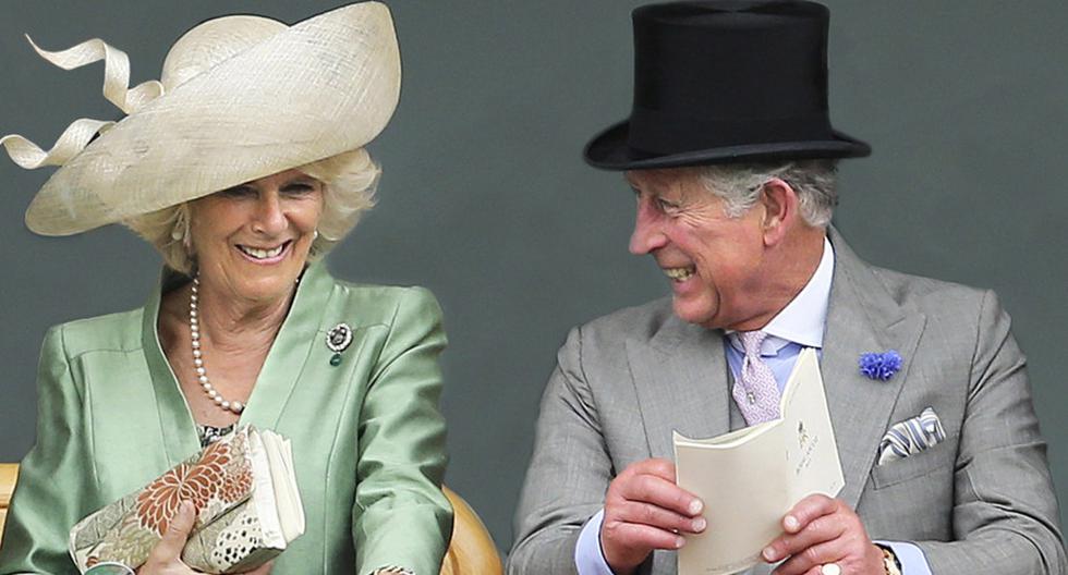 En 2005, Carlos de Inglaterra y Camilla Parker Bowles contraen matrimonio civil en el Ayuntamiento de Windsor. (Foto: Getty Images)