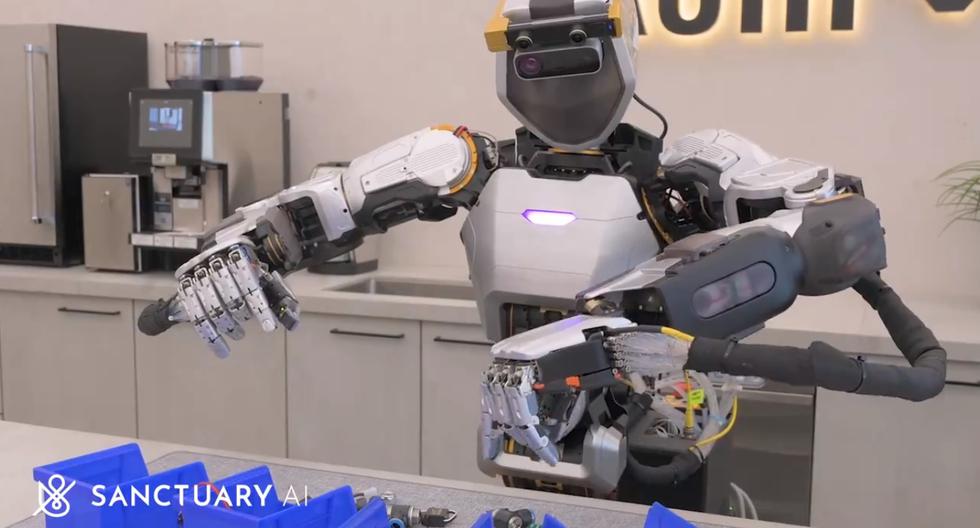Sanctuary AI’s Phoenix: The Humanoid Robot ready to revolutionize car manufacturing in Europe with AI Technology | WATCH VIDEO