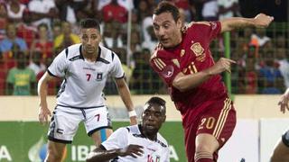 España ganó 2-1 a Guinea Ecuatorial con goles de Cazorla y Juanfran