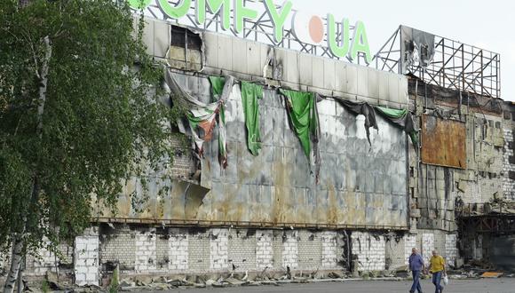 Una vista del centro comercial Fabrika, en la ciudad de Kherson el 20 de julio de 2022, el cual quedó destruido tras una acción militar rusa. Foto: STRINGER / AFP