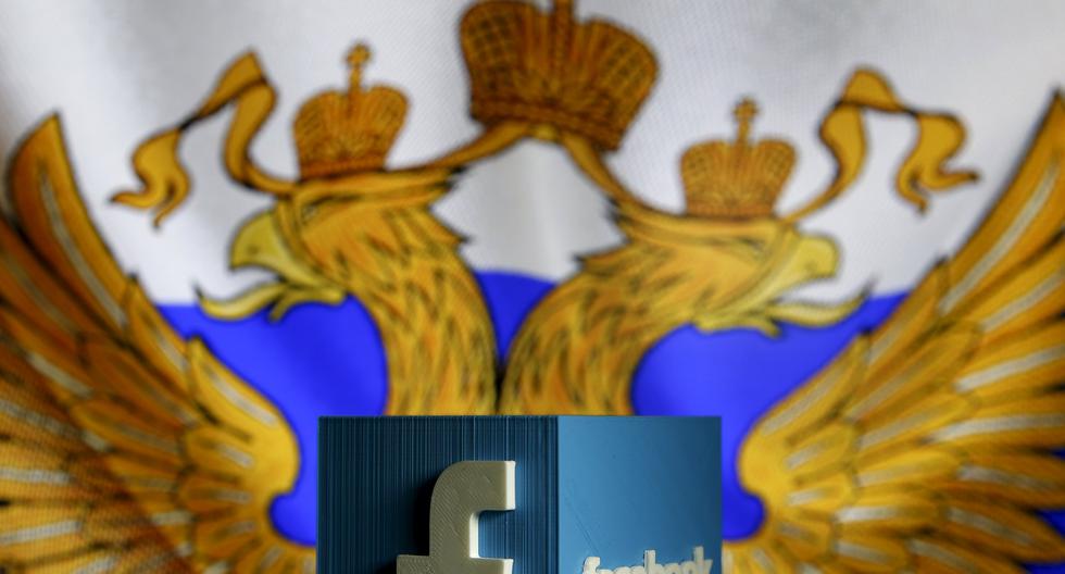 Imagen referencial que combina la bandera de Rusia y el logo de Facebook. REUTERS