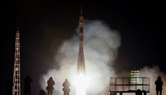 La nave espacial rusa Soyuz MS-12 que lleva a los miembros de la Estación 59 de la Estación Espacial Internacional (ISS). (Foto: AFP)