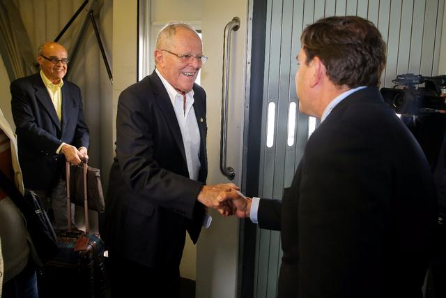 PPK arribó la tarde del jueves a Buenos Aires, donde participará en diversas actividades oficiales. (Foto: Presidencia)