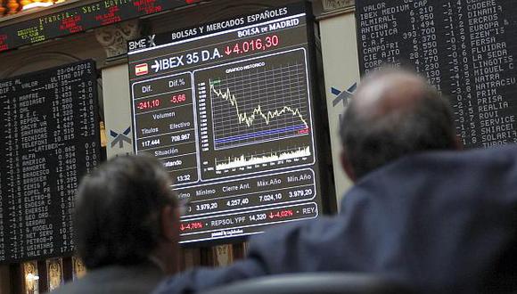 En Madrid, el índice IBEX 35 retrocedió hoy 1.06% hasta los 9,467.60 puntos. (Foto: Reuters)