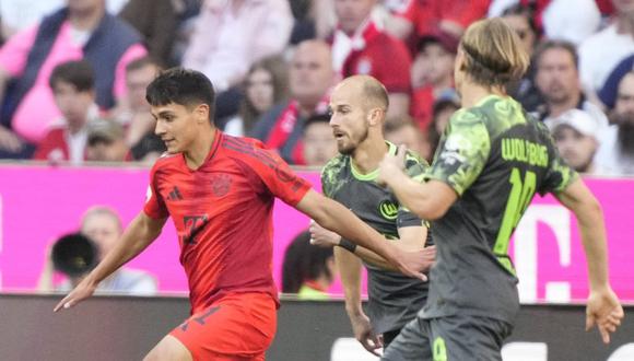 El joven defensor con raíces peruanas vio acción por primera vez en la Bundesliga en la victoria de los ‘Bávaros’ sobre Wolfsburgo. Foto: Bayern Múnich