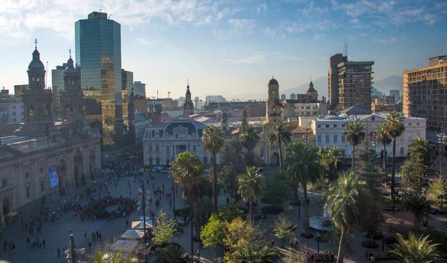 Un vuelo de Lima a Chile solo toma tres horas. La capital, Santiago, es una de las ciudades más bonitas de este país.