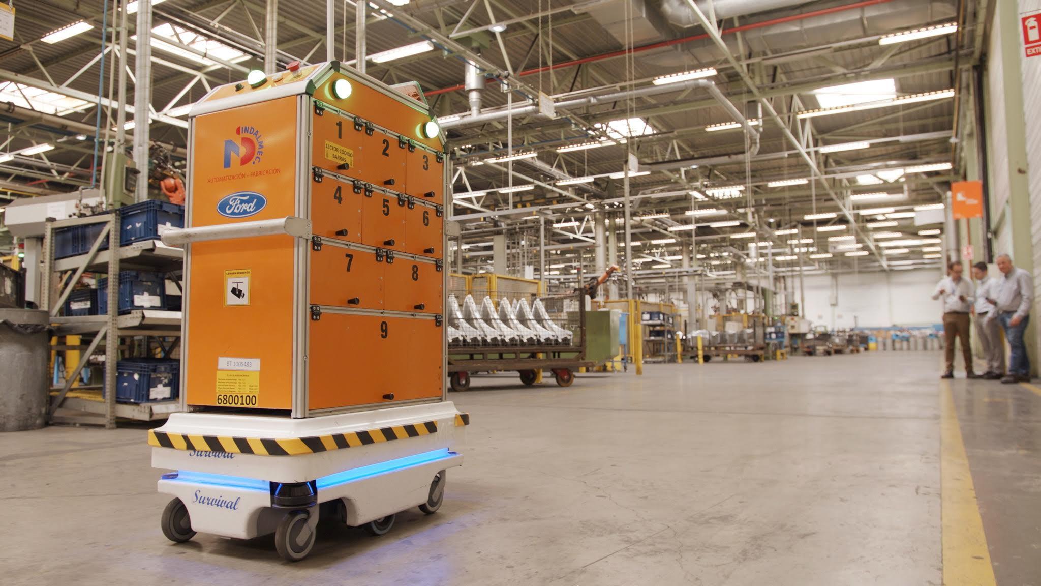 “Survival” es el primer robot con tecnología autónoma desarrollado íntegramente por ingenieros de Ford. Gracias a su capacidad de adaptación al entorno, este robot entrega piezas de repuesto en la planta de fabricación de Ford en España.
