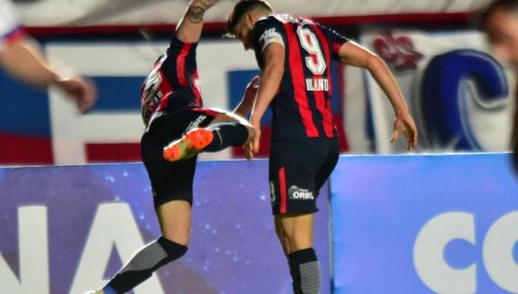 Nicolás Blandi celebra uno de sus dos goles en el triunfo por 3-1 frente a Nacional en la Copa Sudamericana | Foto: Twitter San Lorenzo