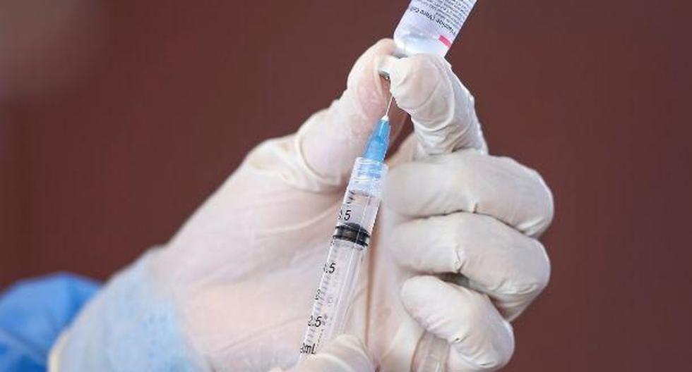 El Ministerio de Salud (Minsa) indicó que han sido aplicadas más de 43 millones de dosis de la vacuna contra el COVID-19 en el país. (EFE/ José Jácome)