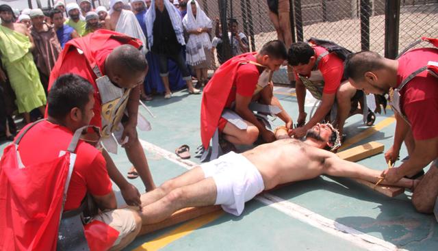 En la escenificación de la muerte de Jesús participaron unos 250  internos del penal Miguel Castro Castro. (INPE)