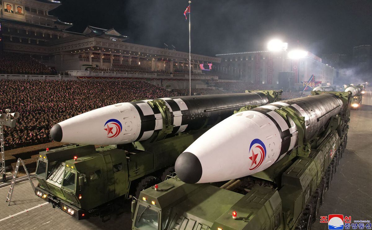 Una muestra del poderío militar de Corea del Norte (Foto: STR / KCNA VIA KNS / AFP)