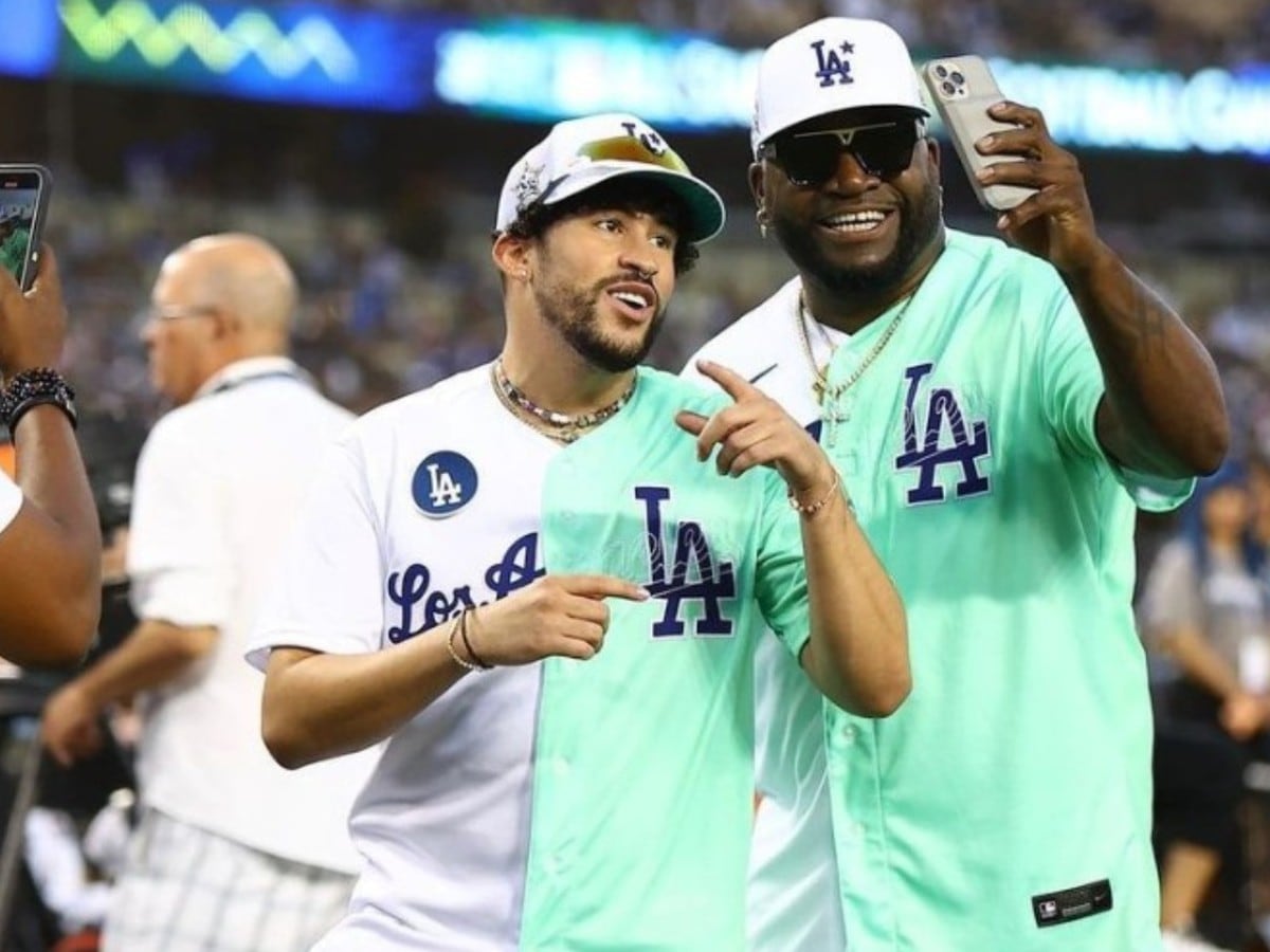 Bad Bunny Dinámicas on X: 📸 foto de bad bunny en el MLB All