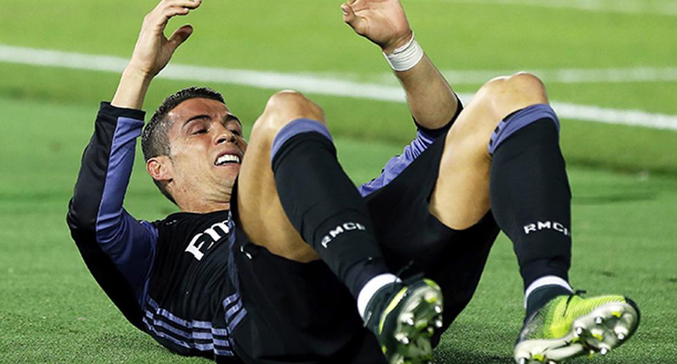 Es la jugada de la que todos hablan en México. Cristiano Ronaldo no pudo ganarle un duelo personal al defensor del América Bruno Valdez. La acción de volvió viral. (Foto: EFE)