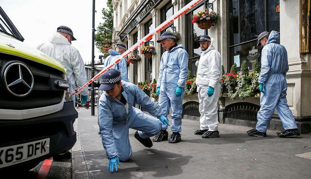 Forensics investogators work at the south end of London Bridge, near Borough market following an attack which left 7 people dead and dozens of injured in central London, Britain, June 5, 2017. REUTERS/Peter Nicholls