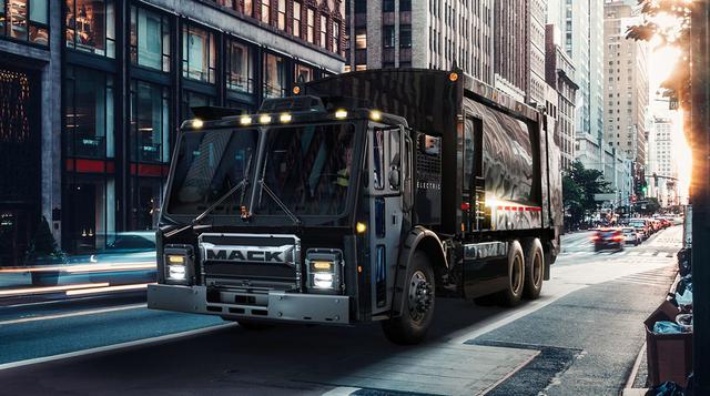 El nuevo camión de basura Mack LR no solo destaca por sus cero emisiones de dióxido de carbono, sino también por la ausencia de ruido. (Fotos: Mack).