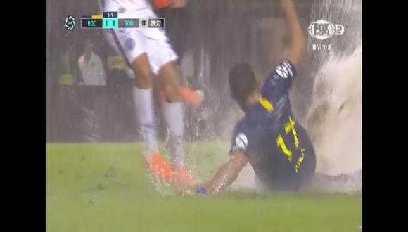 Boca Juniors se midió frente a Godoy Cruz por los octavos de final de la Copa de la Superliga. Durante el encuentro, la lluvia inundó el campo y el partido tuvo que detenerse (Video: Fox Sports)