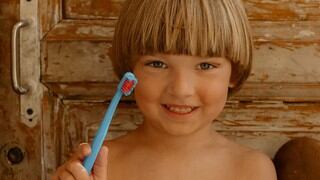 Por qué es vital que los niños tengan un kit de higiene bucal en el colegio