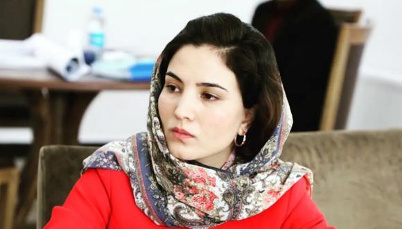 Hosna Jalil fue la primera mujer afgana que ocupa un alto puesto en el Ministerio del Interior en Afganistán.