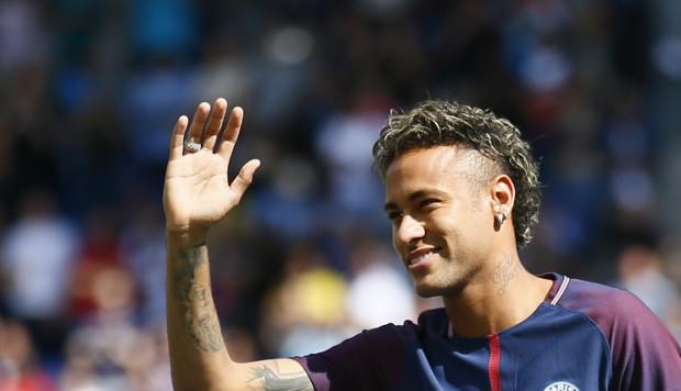 Neymar fue presentado a lo grande en el Parque de los Príncipes. (Foto: AFP)
