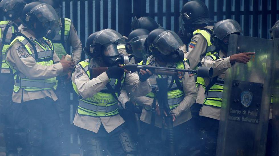 La polic&iacute;a de Venezuela reprime la manifestaci&oacute;n opositora. (REUTERS/Carlos Garcia Rawlins).