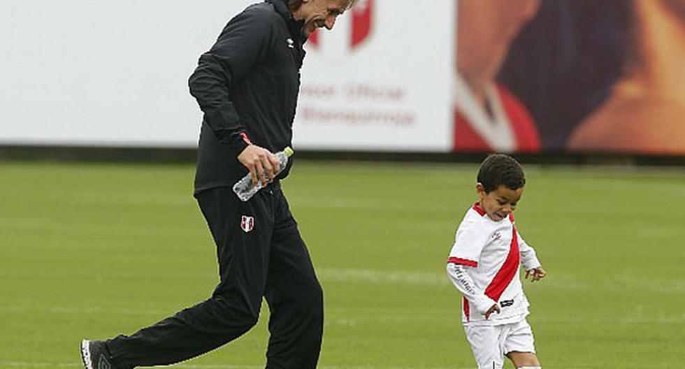 Ricardo Gareca mostró su lado más humano en el entrenamiento de la Selección Peruana este domingo. (Foto: El Bocón)