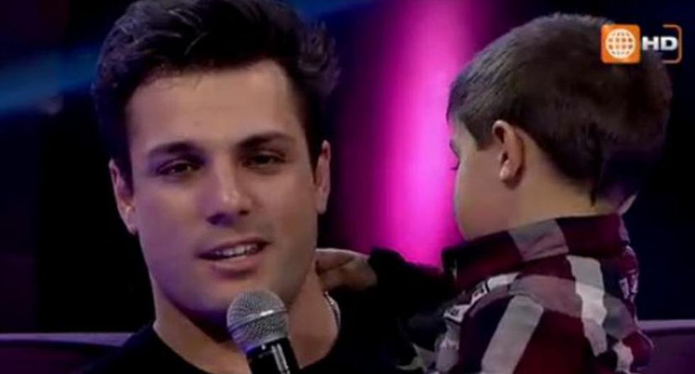 Nicola Porcella recibió la sorpresa de tener a su hijo en el set de 'El reventonazo de la Chola'. (Foto: Captura América TV)