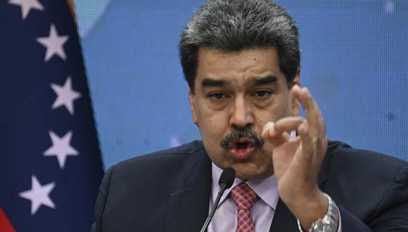 El presidente de Venezuela, Nicolás Maduro, gesticula durante una conferencia de prensa en el Palacio Presidencial de Miraflores en Caracas el 30 de noviembre de 2022. (Foto de Yuri CORTEZ / AFP)