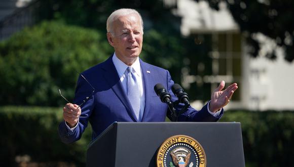 El presidente de EE.UU., Joe Biden, habla durante una ceremonia de firma de la Ley CHIPS y Ciencia de 2022, en un evento en el Jardín Sur de la Casa Blanca en Washington. (Foto: MANDEL NGAN / AFP)