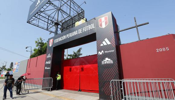 Representantes de los clubes opositores llegan a la Videna para sostener reunión con la FPF | Fotos: Jesús Saucedo / @photo.gec