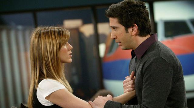 Rachel (Jennifer Aniston) y Ross (David Schwimmer) en una escena de "Friends".