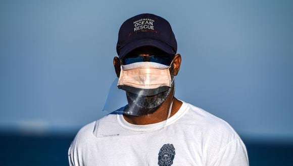 En Miami todos deben utilizar mascarillas para frenar la propagación de la pandemia del coronavirus. (Foto referencial / Chandan Khanna / AFP)