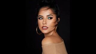 Becky G enciende Instagram con atrevido look para "hablar de negocios"