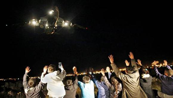 Las celebraciones en Comodoro Rivadavia, tras el arribo del avión ruso Antonov 124-100. (Foto: La Nación)