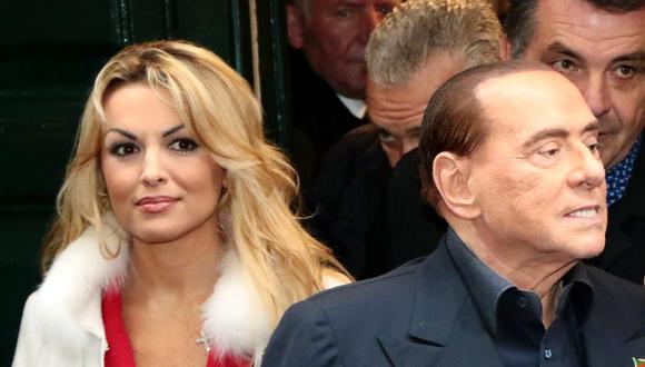 Silvio Berlusconi y Francesca Pascale en una imagen del 3 de marzo del 2018. (Foto Carlo Hermann / AFP).