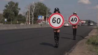 Rusia: Mujeres en topless vigilan exceso de velocidad [VIDEO]