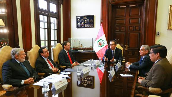 El presidente Martín Vizcarra recibió hoy en Palacio a los titulares del Poder Judicial, Congreso y Tribunal Constitucional. (Foto Prensa Palacio)