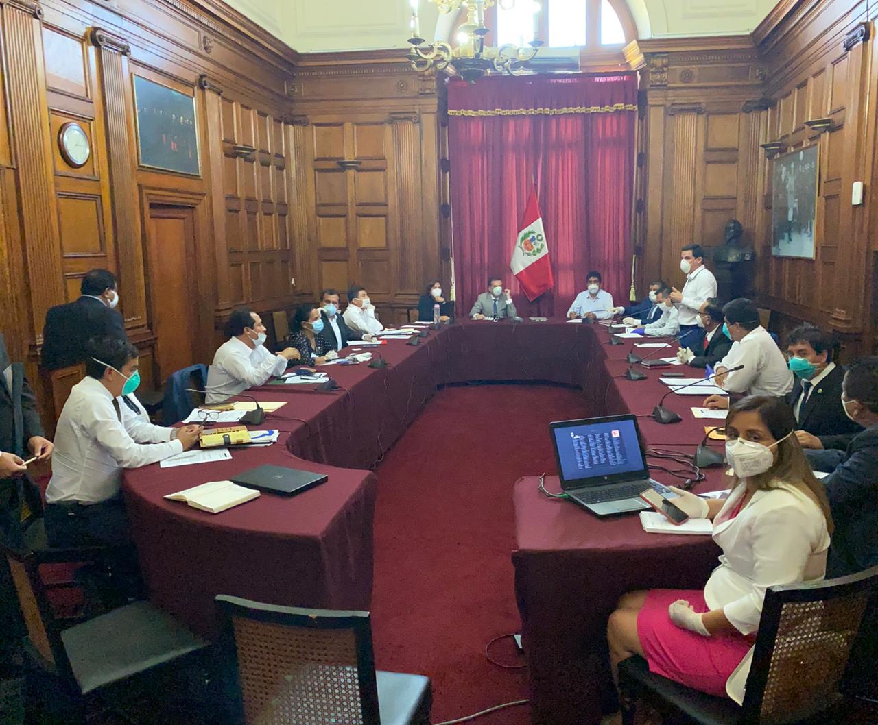 La bancada de Alianza para el Progreso (APP) se reúne en la sala Francisco Bolognesi del Congreso. (Fuente: Difusión)