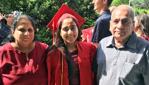 Madhvi Aya, su hija Minnoli y su marido Raj. (Foto: Reuters).