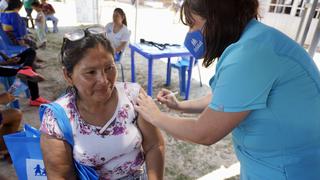 Pucallpa: EsSalud intensifica campaña de prevención del dengue y vacunación contra el COVID-19 en comunidad nativa